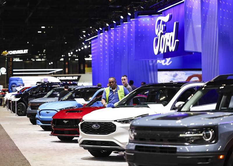 Ford memperlambat laju investasi