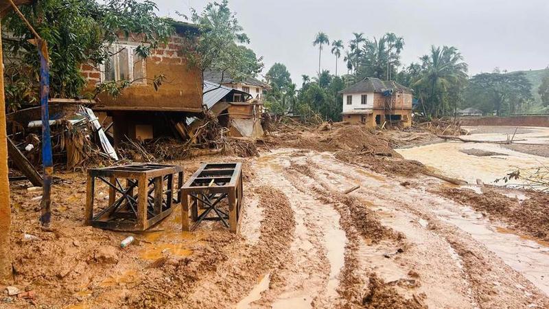 Tiga insiden tanah longsor 