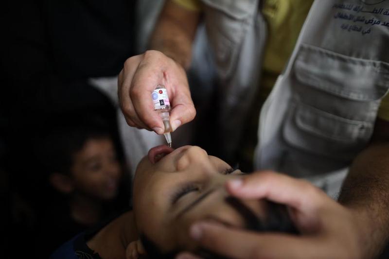 Putaran pertama vaksinasi polio