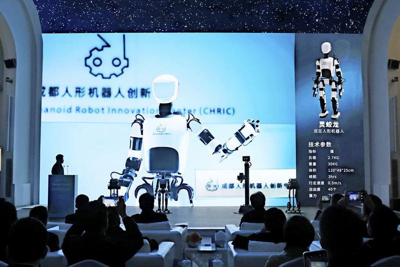 Robot humanoid bipedal bernama