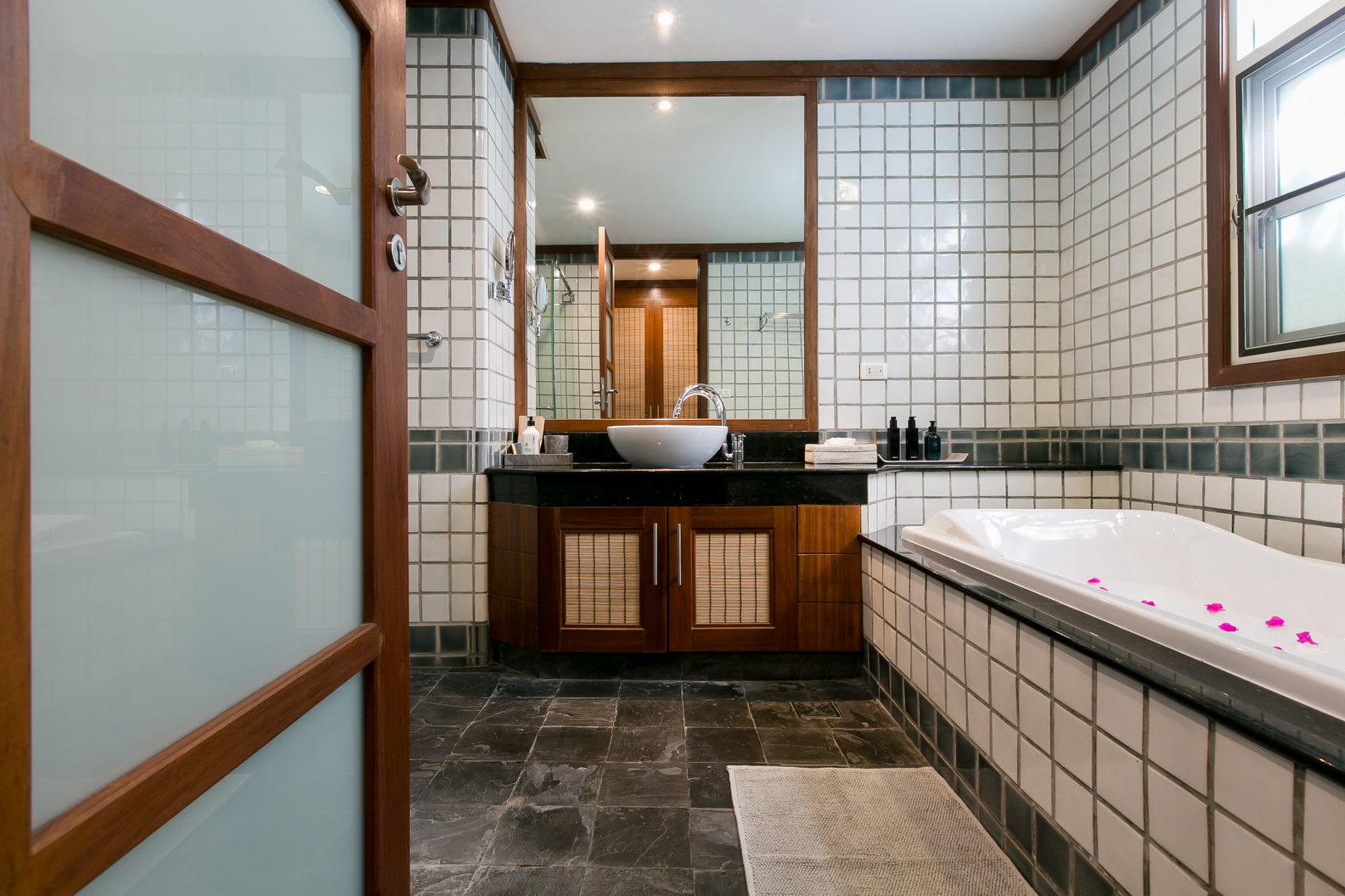 Property image - gallery 12