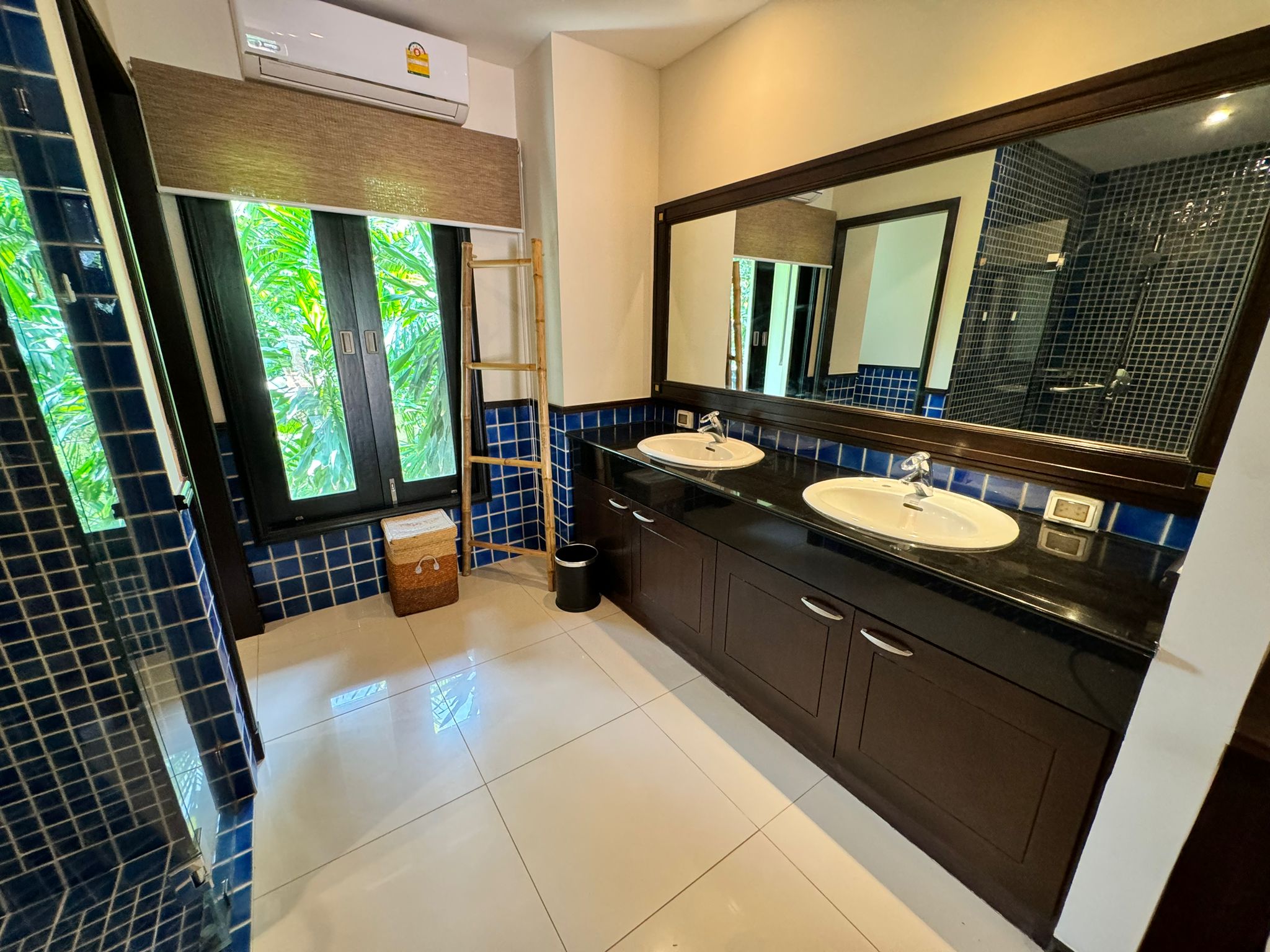 Property image - gallery 11