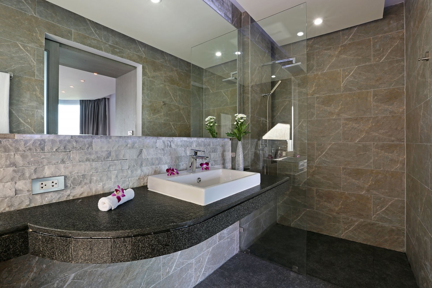 Property image - gallery 76