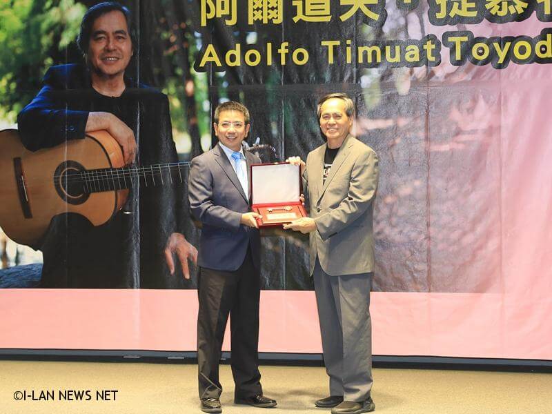 阿爾道夫.提慕特說自己是位吉他演奏家兼製作者,到過許許多多城市演出,而宜蘭的人情味和生活環境令人記憶深刻。
