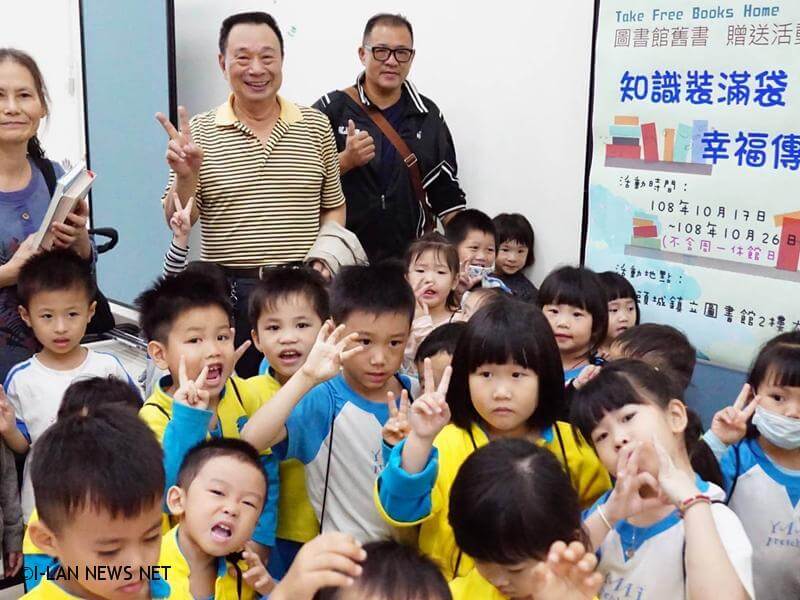 頭城鎮長曹乾舜非常重視圖書館各項硬體及軟體的改善和補強。