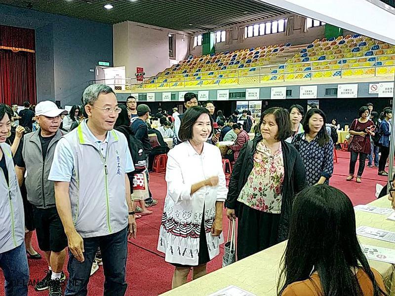 宜蘭縣長林姿妙表示,她以身為媽媽、姊姊的心情,希望提供好的工作,讓宜蘭的孩子在地就業。