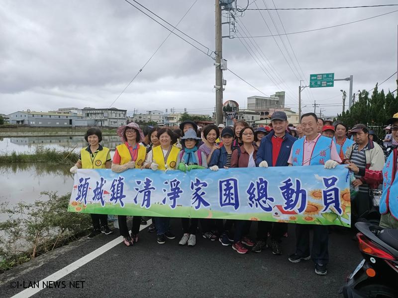 一日環保志工約300人響應,清淨家園總動員。