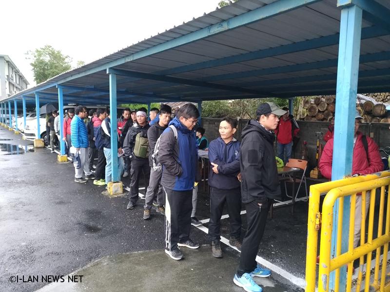 第一階段測驗科目為實地騎乘循環檔機車及負重(20公斤)跑走(1000公尺)。