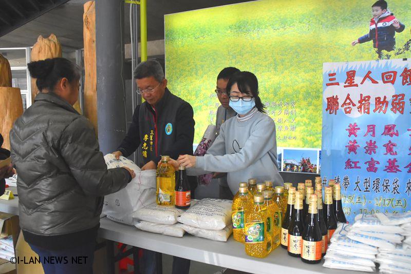 三星子弟回饋鄉里捐贈民生物資給低收入戶