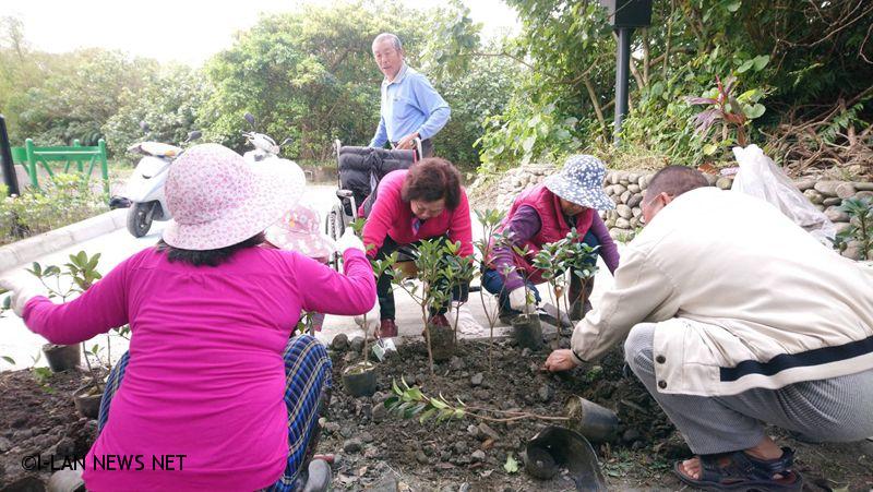 守著這塊土地我們保安林植樹去!