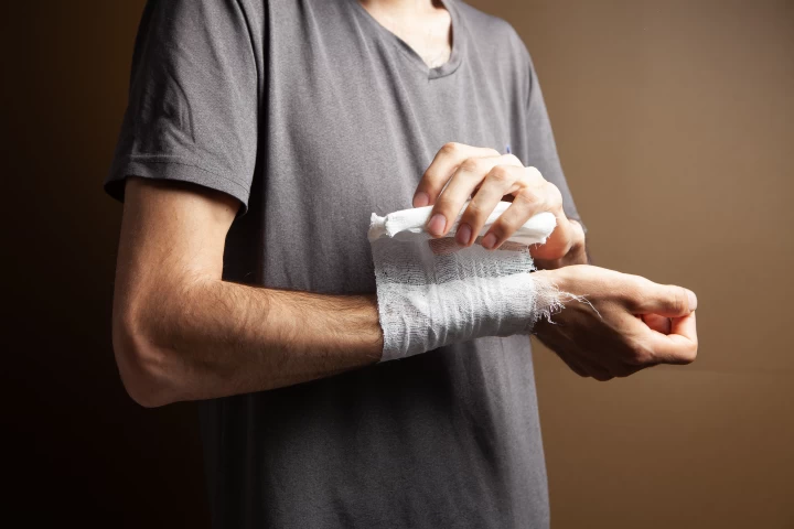 Kenali Fungsi Elastic Bandage: Perlindungan dan Dukungan yang Penting