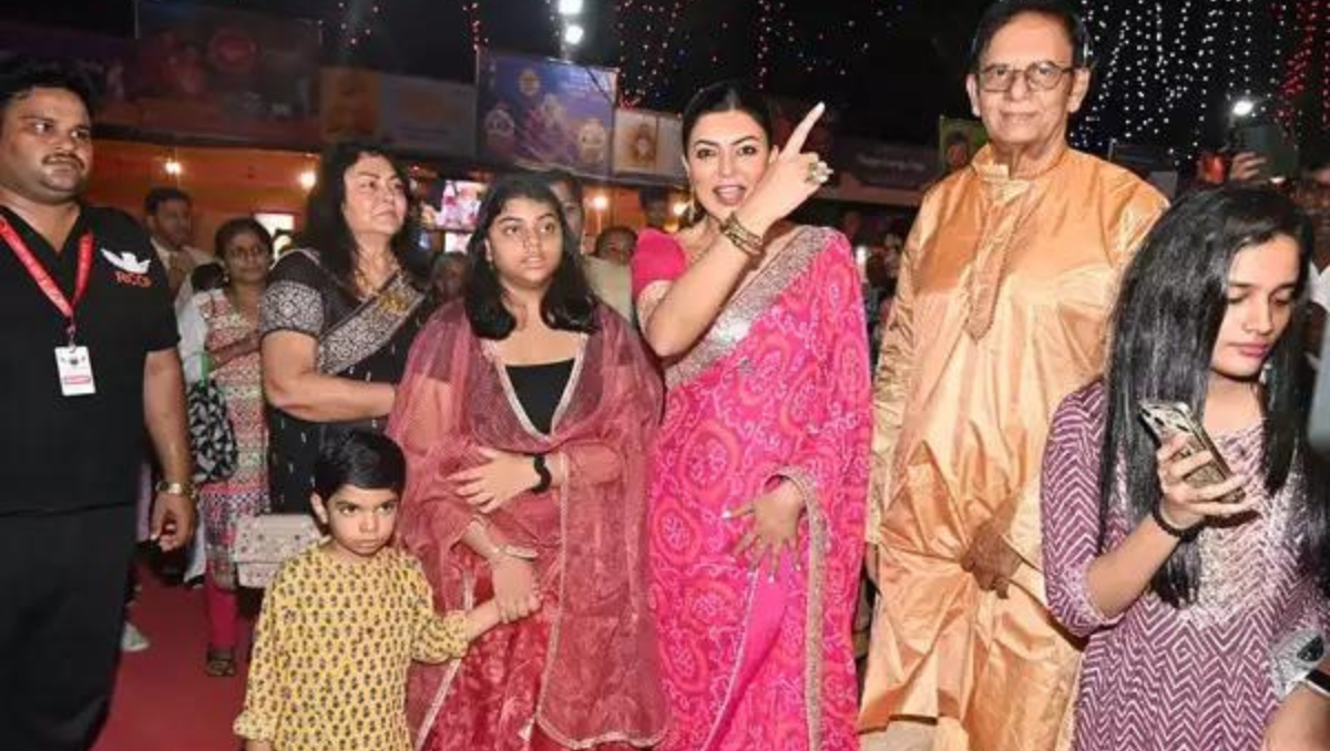 Sushmita Sen celebrates Navratri with family