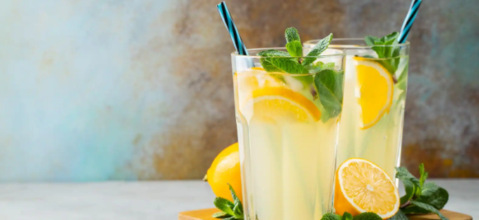 An image of the lemon Juice: 1/5 healthy drinks for constipation