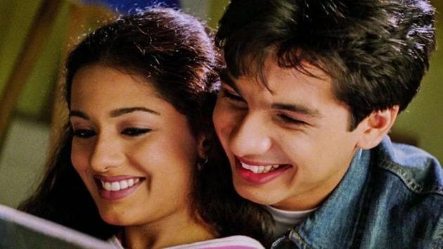 Amrita Rao and Shahid Kapoor in a still from the film Vivah