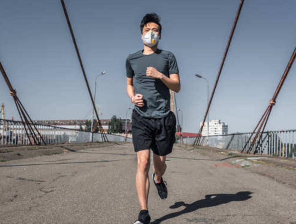 An image of a man running. 5 reasons why you should avoid exercising in polluted weather