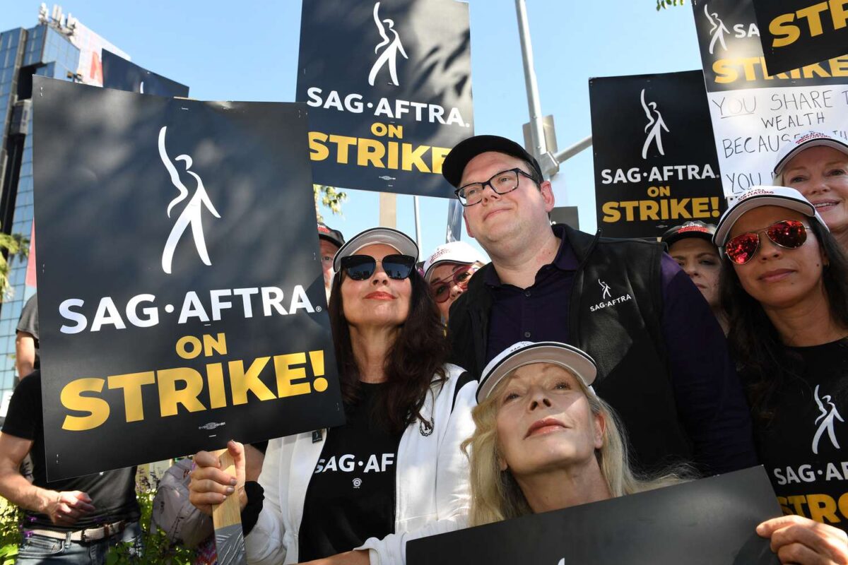 SAG-AFTRA to end actor's strike.