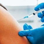 भयंकर चूकः  कोविड टीके का पहला डोज कोविशील्ड का तो दूसरा कोवाक्सिन का लगा दिया कर्मियों ने