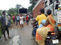 ढेबरूआः मूर्ति तोड़ने वालों की गिरफ्तारी को लेकर ग्रामीणों ने राष्ट्रीय राजमार्ग किया जाम