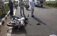 सडक हादसे में बाइक सवार युवक की मौत, दूसरा साथी गंभीर रूप से घायल