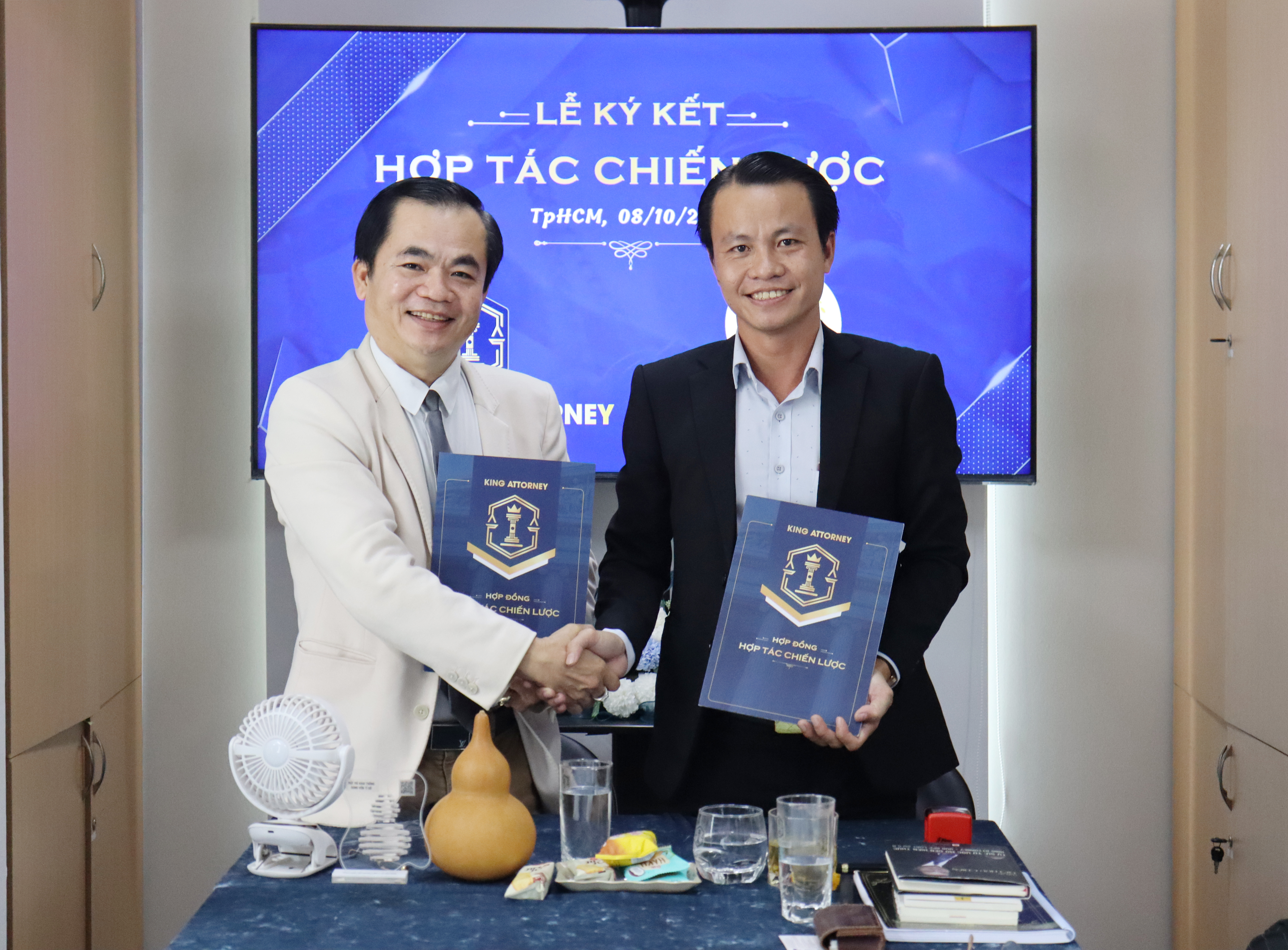 Lễ ký kết hợp tác giữa Công ty Cổ phần Meta King Attorney và Công ty TNHH Đầu tư và Phát triển Nông nghiệp Công nghệ cao Gạo Việt