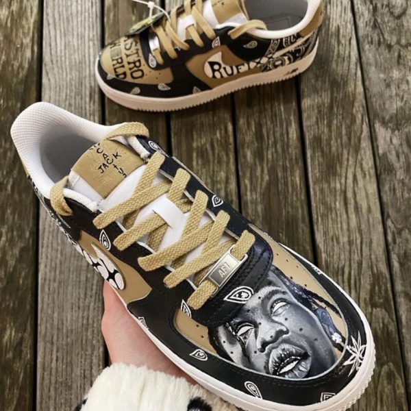 Painting Travis Scott Custom Air Force 1