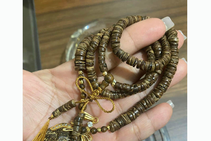 Vòng trầm hương có kỵ nước không với các loại nước chứa hóa chất?