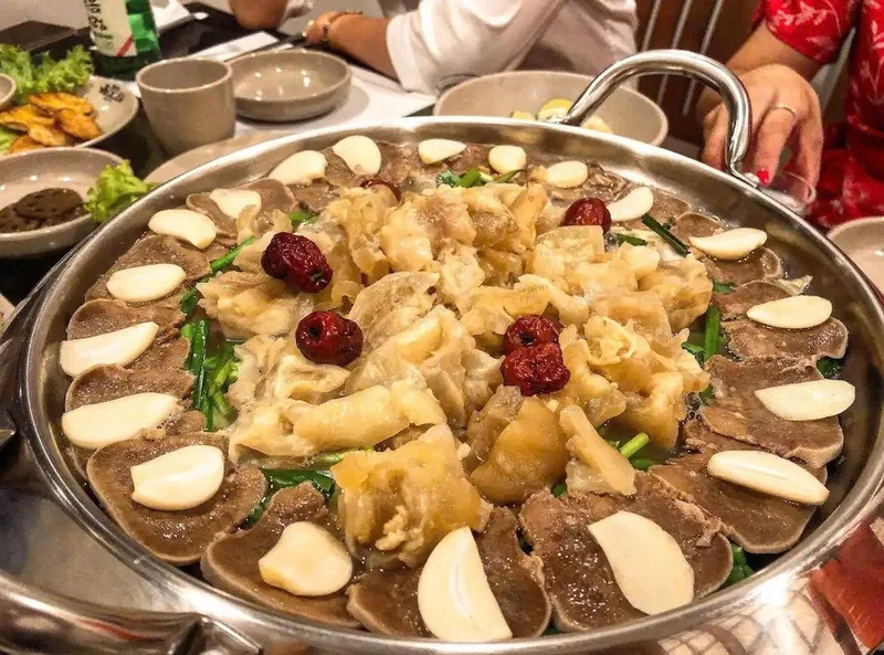 Dogani-suyuk (Boiled Beef Knee Cartilage & Tendon) (L)