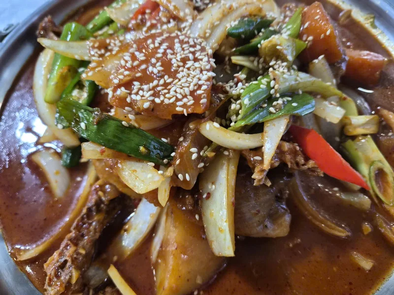 Dak-doritang (Spicy Braised Chicken)