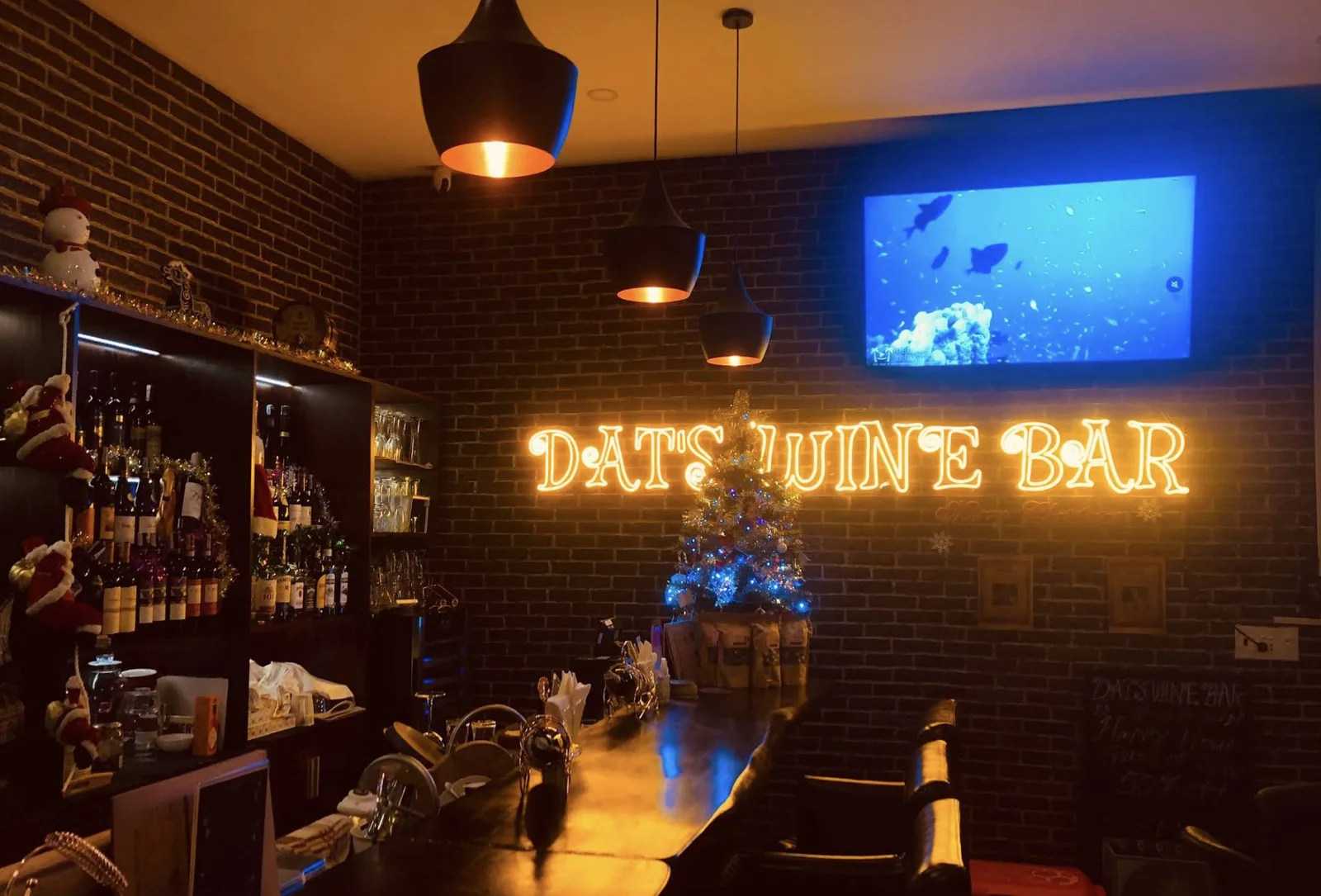 Dat’s Wine Bar Restaurant