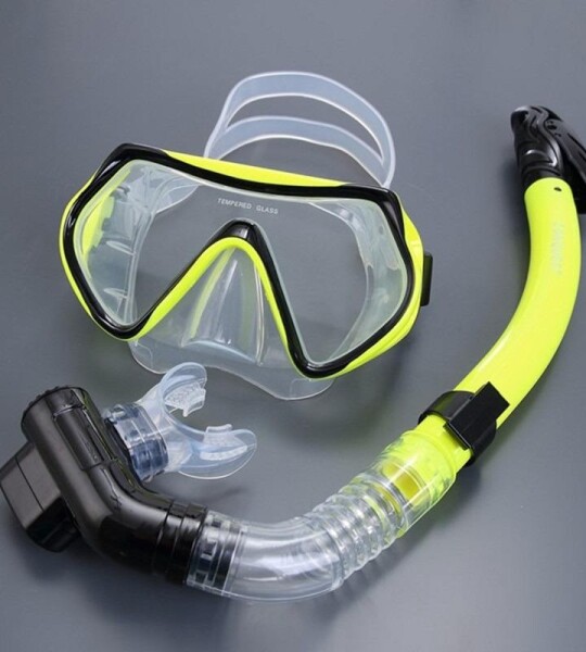 Swimming Snorkeling Mask and Snorkel Set Conquest