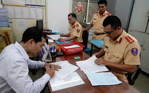 tai-xuong-mau-giay-uy-quyen-lay-xe-vi-pham-giao-thong