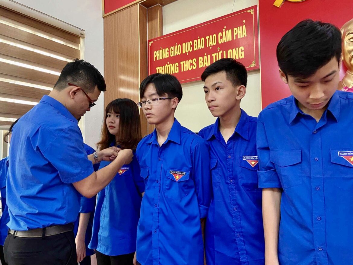 Chưa kết nạp đoàn có được tốt nghiệp đại học hay không?