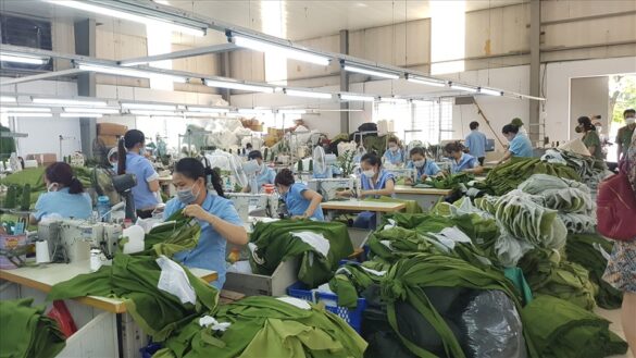 Chuyển từ BHYT bắt buộc sang BHYT tự nguyện thế nào?