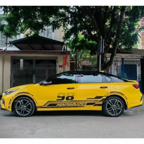 Dán decal xe có bị phạt không? Phạt bao nhiêu tiền?
