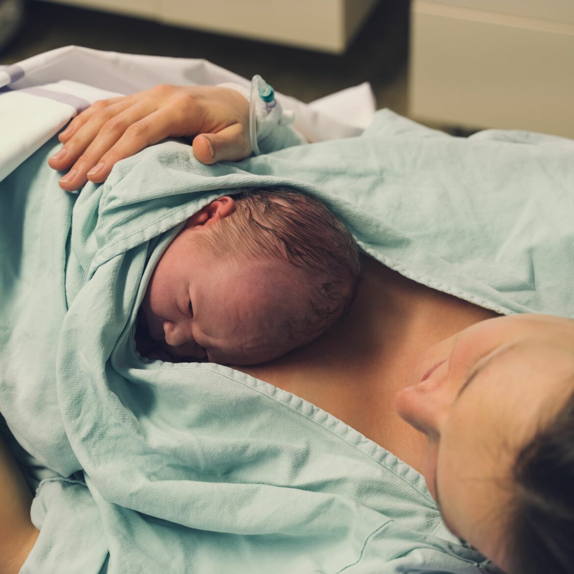 Hồ sơ hưởng chế độ dưỡng sức sau sinh năm 2023