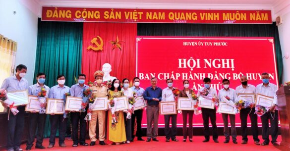 Mẫu báo cáo thành tích cá nhân đảng viên