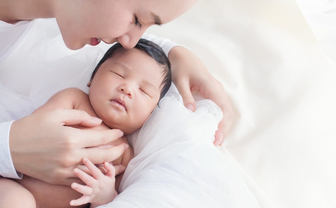 Sinh con thứ 3 có được hưởng tiền thai sản không?