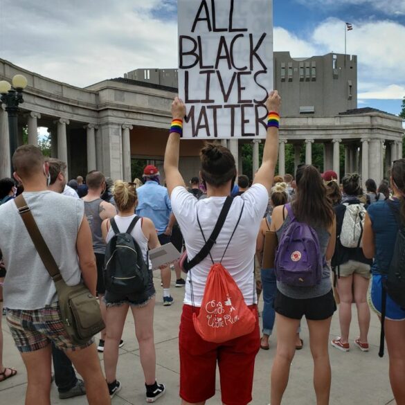 Thủ tục hoãn đình công được thực hiện theo các bước nào?