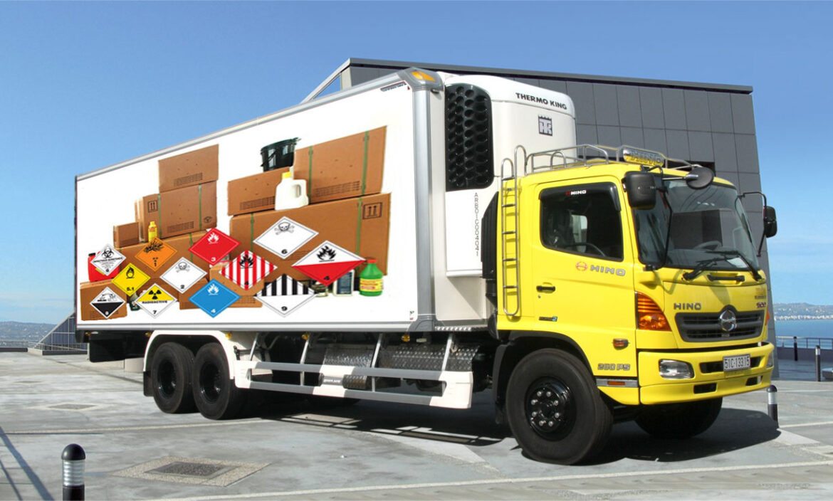 Vận chuyển hàng nguy hiểm bằng đường bộ cần điều kiện gì?