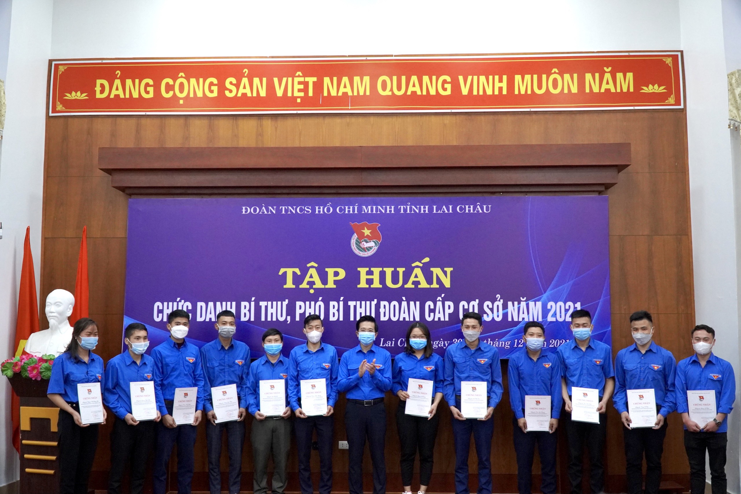 Bí thư Đoàn xã chuyển sang công chức có phải tập sự không