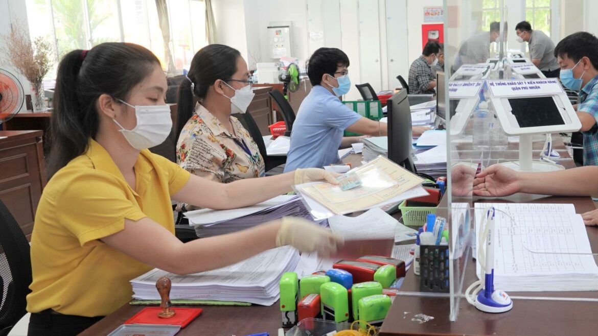 Có bầu có được thi công chức không