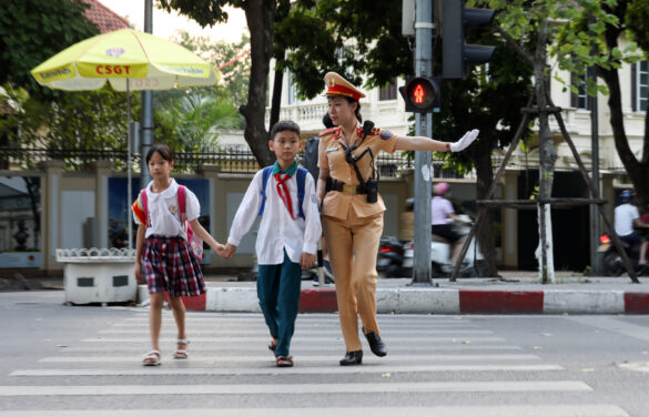 Người đi bộ qua đường gây tai nạn giao thông