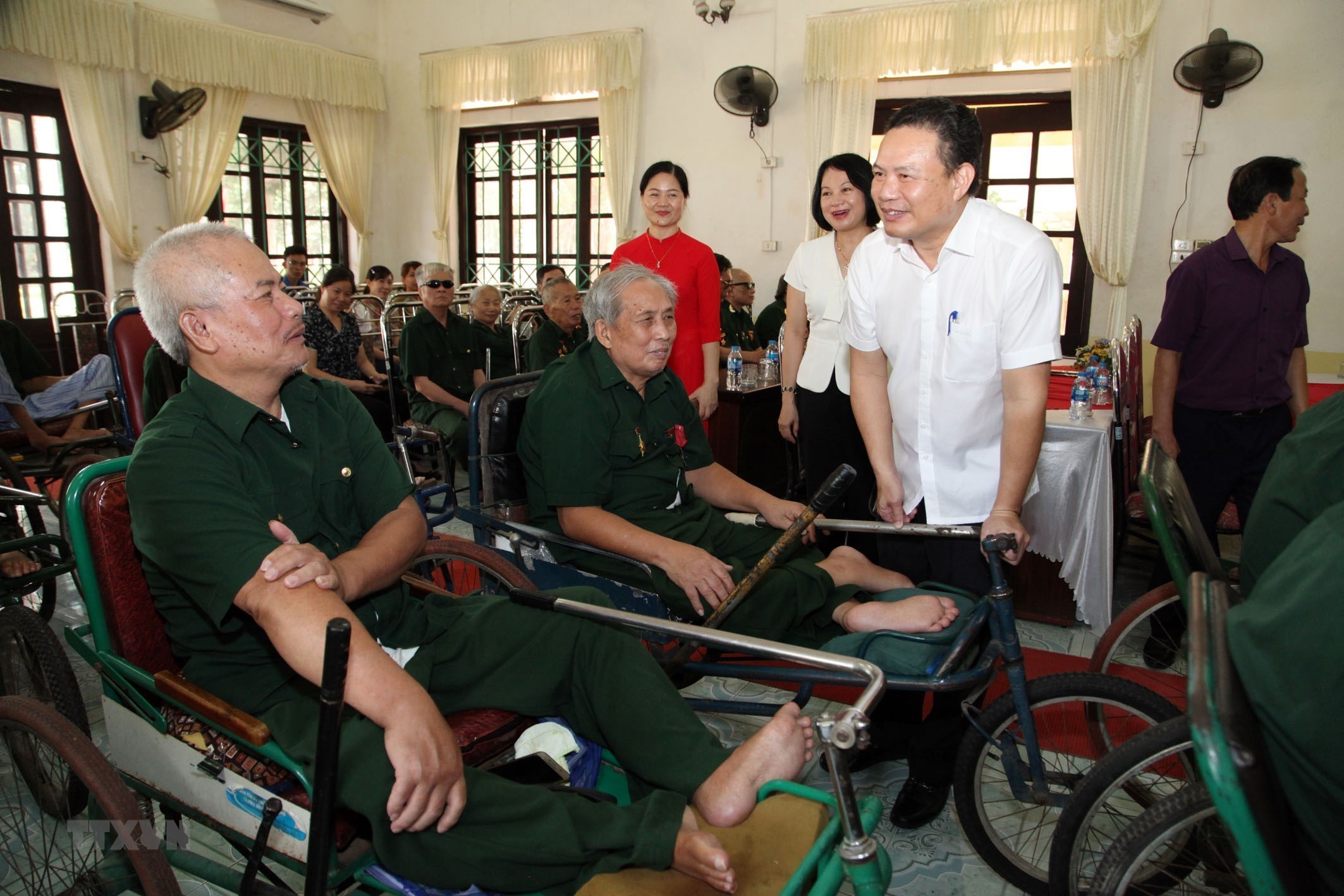 Cháu của người có công với cách mạng thi đại học có được cộng điểm?