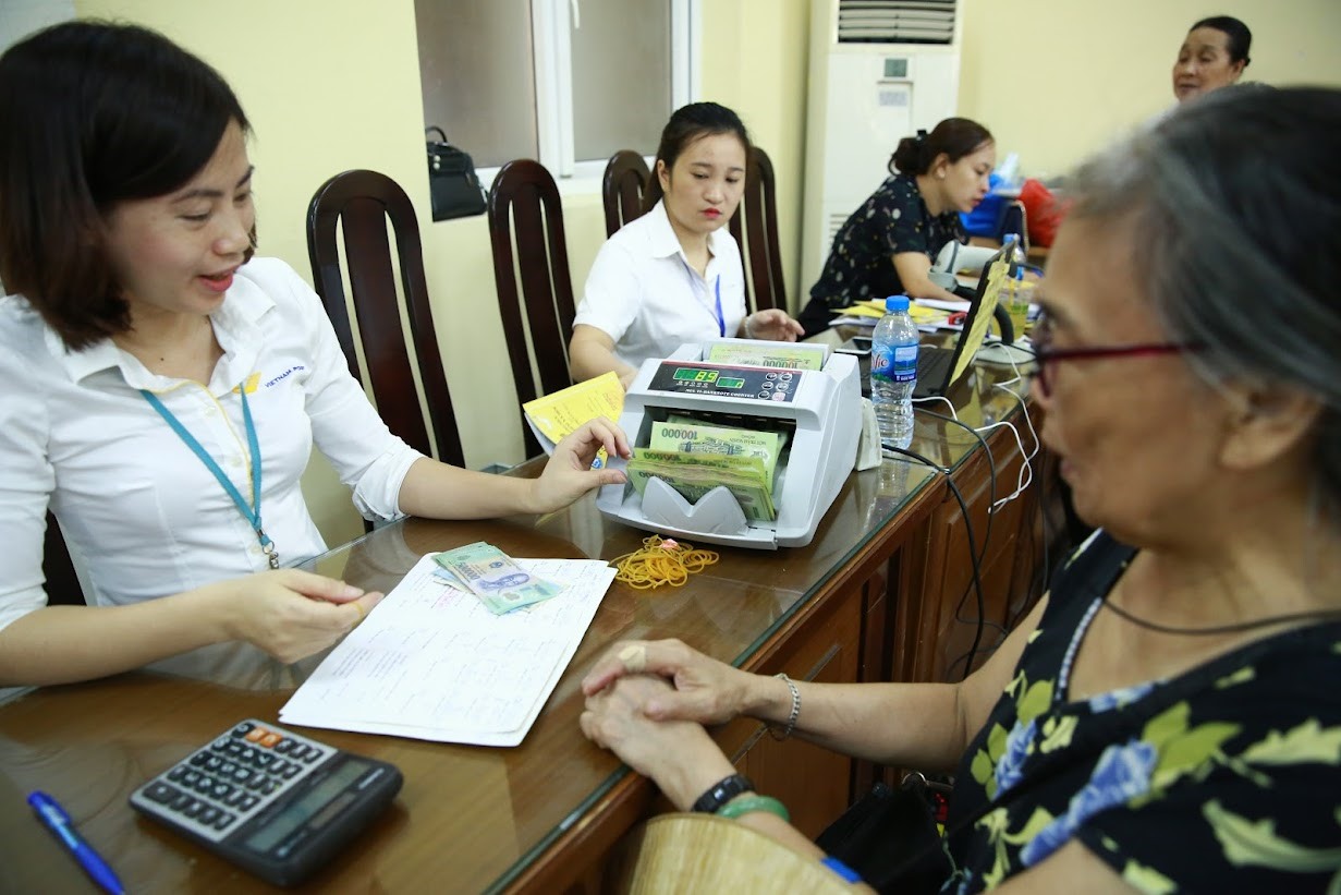 Chưa đủ tuổi nghỉ hưu nhưng đủ năm đóng bảo hiểm có được hưởng lương hưu không? 