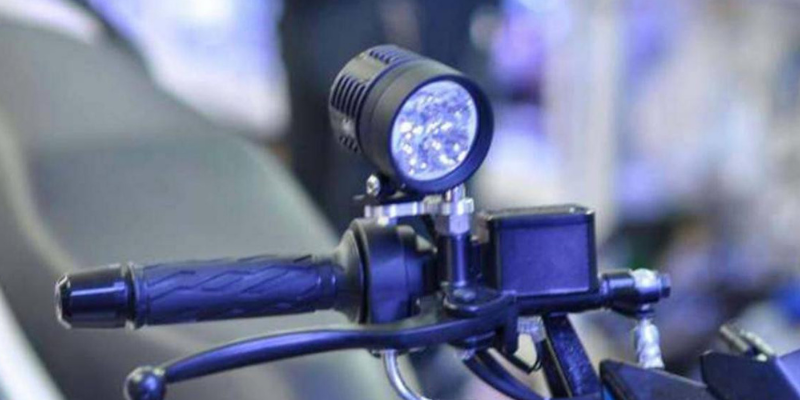 Lỗi lắp đèn trợ sáng xe máy bị xử phạt như thế nào?