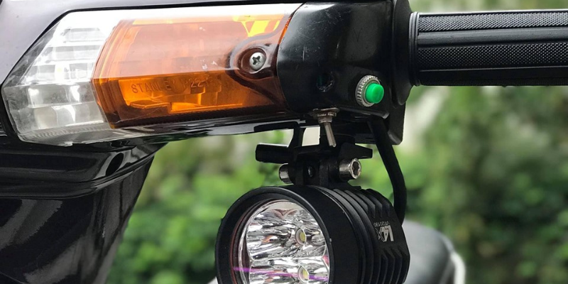 Lỗi lắp đèn trợ sáng xe máy bị xử phạt như thế nào?