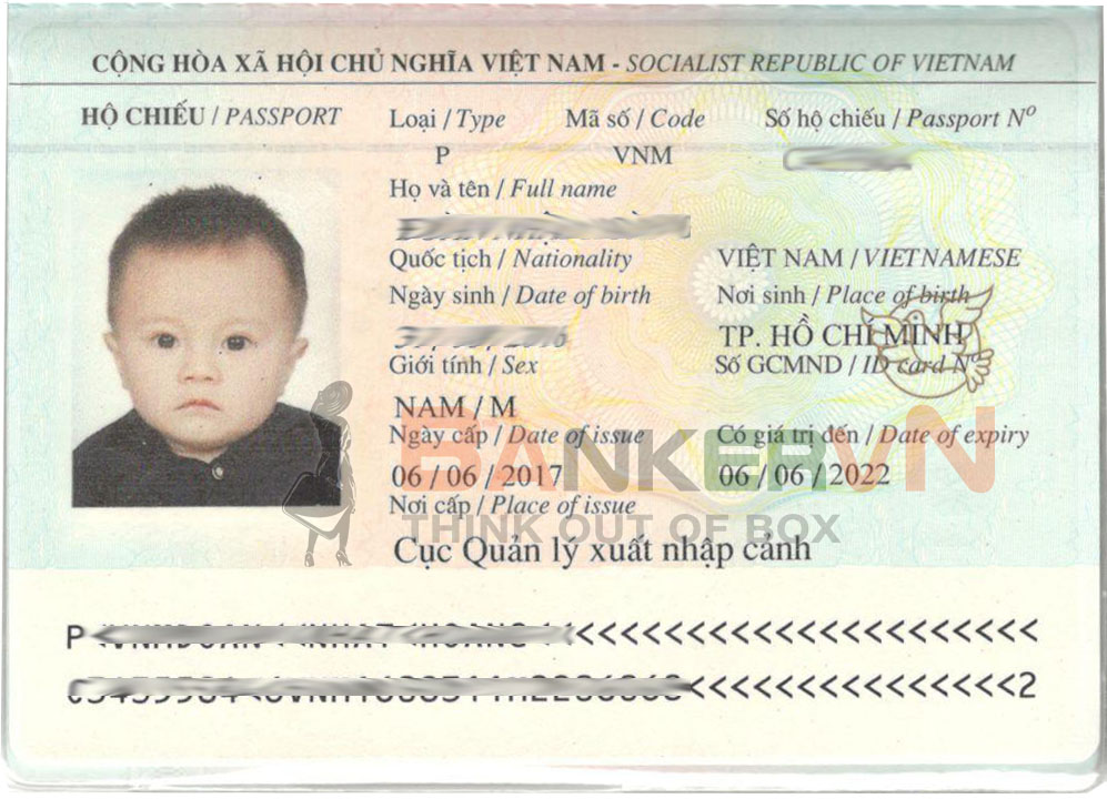 Làm sao để lấy được ảnh phù hợp khi điền tờ khai làm hộ chiếu cho trẻ em?