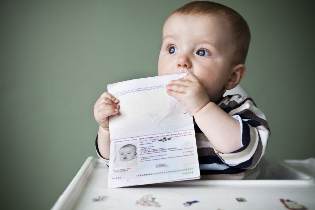 Trẻ em có cần hộ chiếu khi đi nước ngoài không?