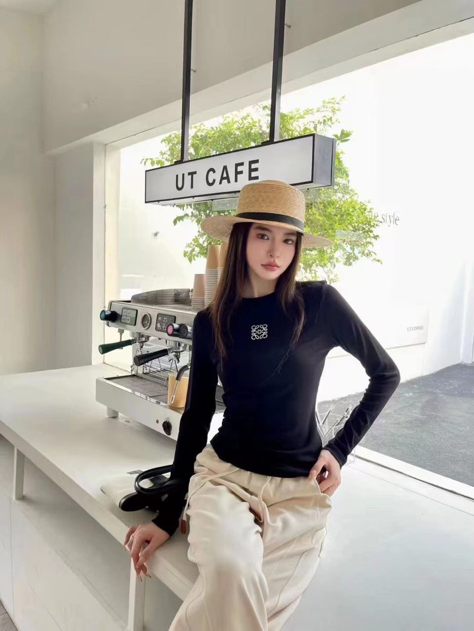 D483G LOEWE knitted long sleeve 28$ gallery