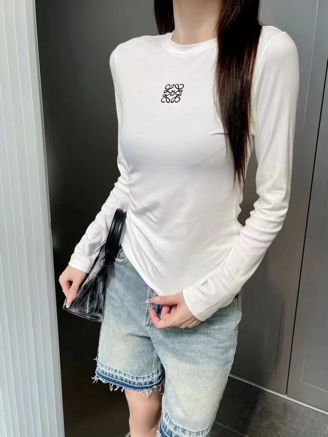 D483G LOEWE knitted long sleeve 28$ gallery